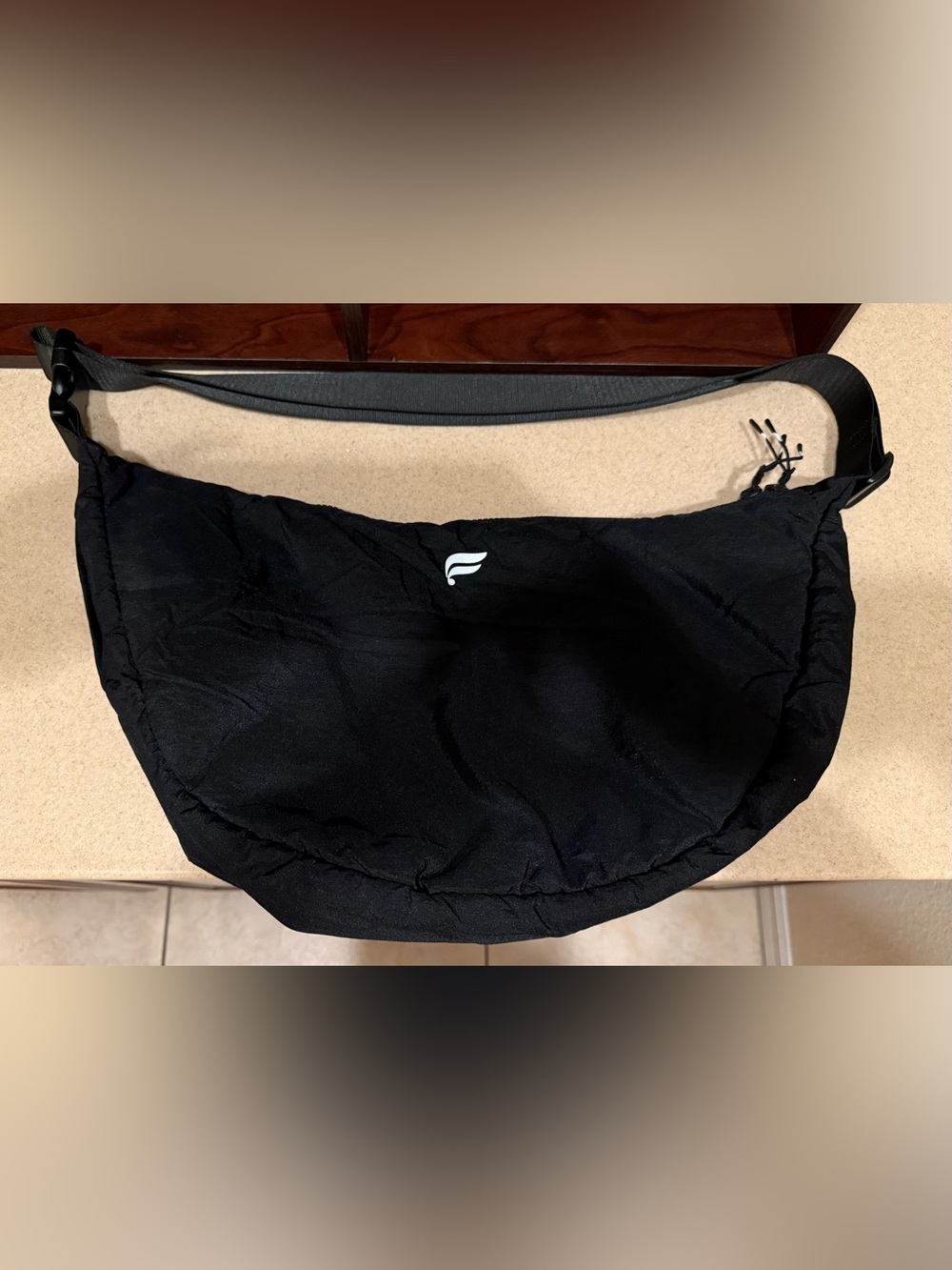 Fabletics The Large Sling Bag Crinkle Black Nylon Crossbody Shoulder Bag 16.5L - Picture 6 of 10